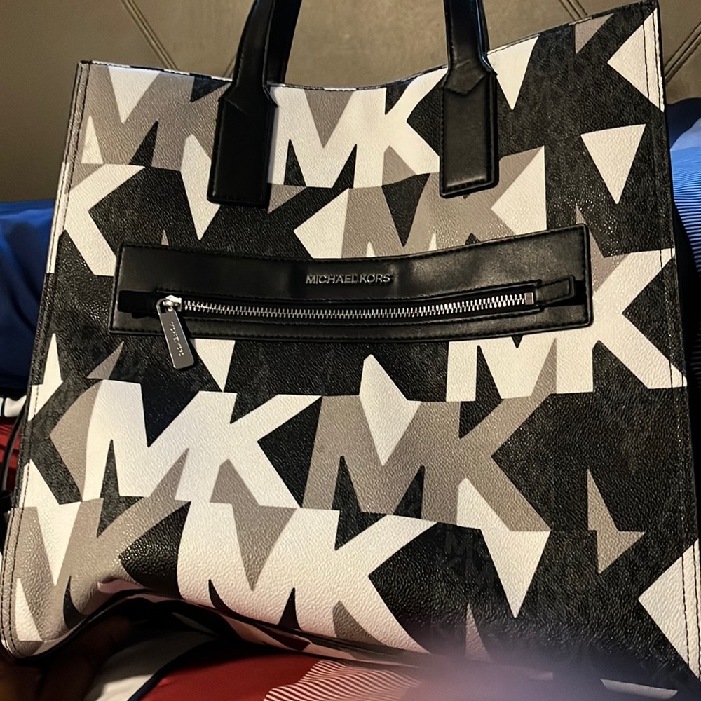 Michael Kors Tote black and white large monogram.
